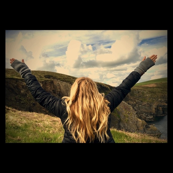 Meet your Posher, Erin 👗 POSH AMBASSADOR - Picture 4 of 11